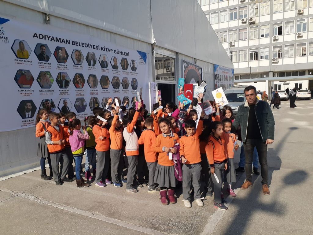 Öğrencilerimiz Kitap Fuarında - Atatürk İlkokulu